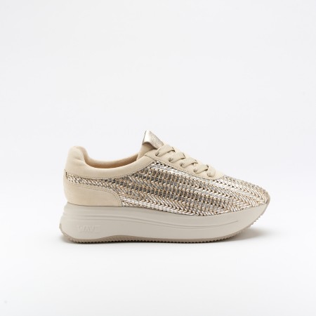 The Garland Silver is a very comfortable shoe for you to use in your daily life, such as travelling, working or going for a walk. It really goes along with some jeans, skirt or even some shorts. Since it´s hand crafted in all leather, it gives you much more durability and comfort. The Rafia material gives it a very sophisticated, breathable and very colourful look. The removable insole really gives you a more personalised and orthopedic comfort. The laces on top gives some detailing and a more secure fit to the shoe. The shipping is free in our online store.