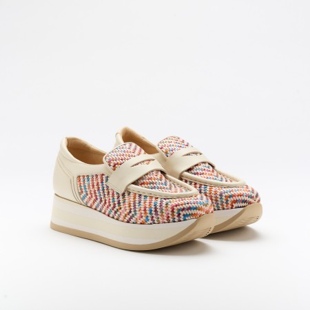 The Claudele Coco is a very comfortable shoe for you to use in your daily life, such as travelling, working or going for a walk. It really goes along with some jeans, skirt or even some shorts. Since it´s hand crafted in all leather, it gives you much more durability and comfort. The tresse material gives it a very sophisticated and very colourful look. The removable insole really gives you a more personalised and orthopedic comfort. The leather crossbar on top gives some detailing and styling to the shoe. The shipping is free in our online store.