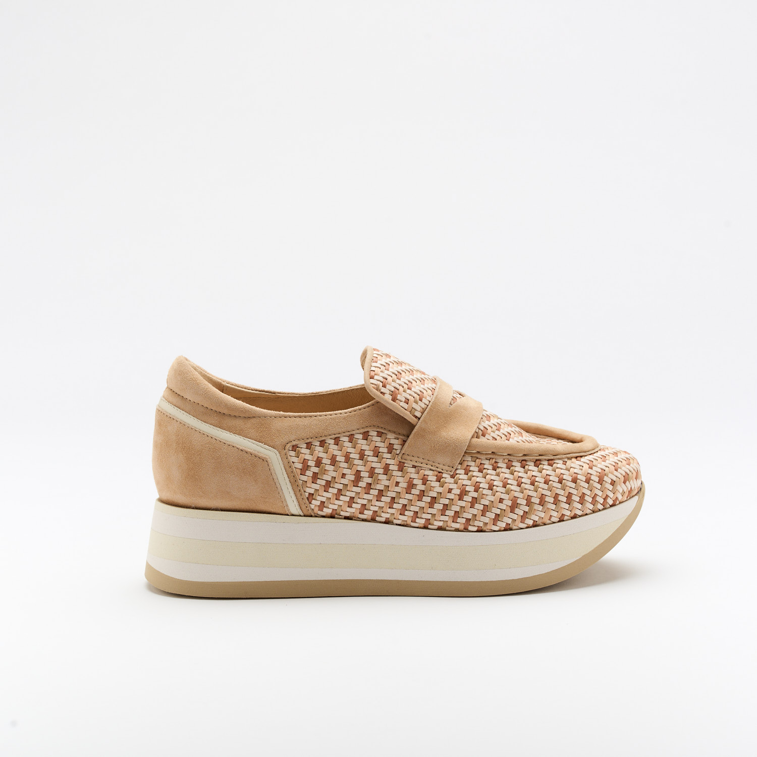 The Claudele Noisette is a very comfortable shoe for you to use in your daily life, such as travelling, working or going for a walk. It really goes along with some jeans, skirt or even some shorts. Since it´s hand crafted in all leather, it gives you much more durability and comfort. The tresse material gives it a very sophisticated and very colourful look. The removable insole really gives you a more personalised and orthopedic comfort. The leather crossbar on top gives some detailing and styling to the shoe. The shipping is free in our online store.