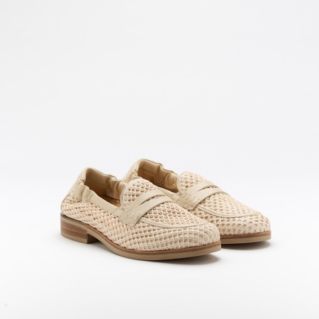 The Gaea Desert is a very comfortable loafer for you to use in your daily life, such as travelling, working or going for a walk. It really goes along with some jeans, skirt or even some shorts. Since it´s hand crafted in all leather, it gives you much more durability and comfort. The crochet material gives it a very breathable wear while the cushioned removable insole really gives you a more comfortable and orthopedic wear. The leather crossbar on top gives it a more sophisticated and modern look. The shipping is free in our online store.