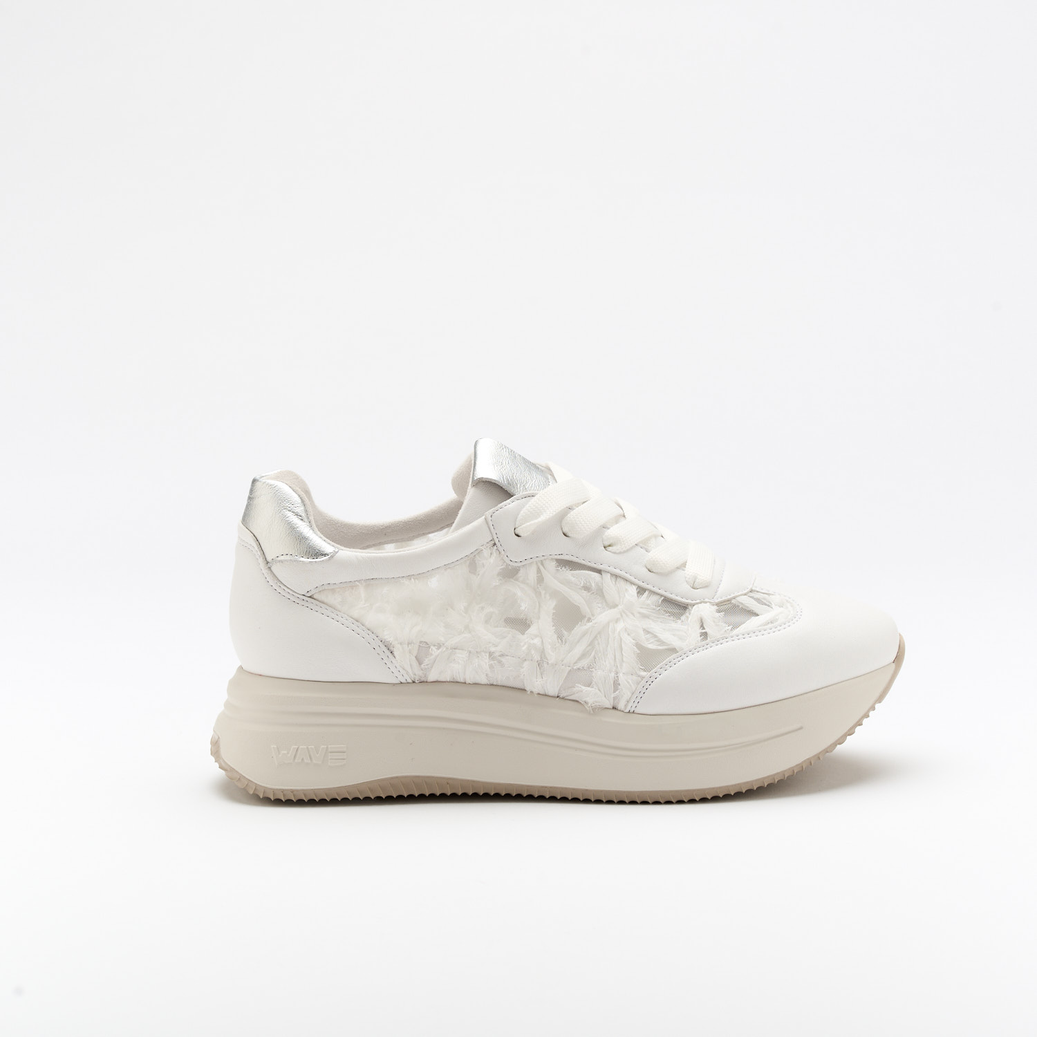 The Garyn Ice is a very comfortable shoe for you to use in your daily life, such as travelling, working or going for a walk. It really goes along with some jeans, skirt or even some shorts. Since it´s hand crafted in all leather, it gives you much more durability and comfort. The ornela flowered material gives it a very sophisticated, breathable and very colourful look. The removable insole really gives you a more personalised and orthopedic comfort. The laces on top gives some detailing and a more secure fit to the shoe. The shipping is free in our online store.
