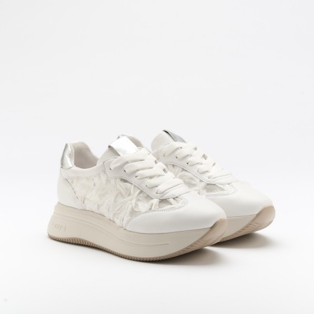 The Garyn Ice is a very comfortable shoe for you to use in your daily life, such as travelling, working or going for a walk. It really goes along with some jeans, skirt or even some shorts. Since it´s hand crafted in all leather, it gives you much more durability and comfort. The ornela flowered material gives it a very sophisticated, breathable and very colourful look. The removable insole really gives you a more personalised and orthopedic comfort. The laces on top gives some detailing and a more secure fit to the shoe. The shipping is free in our online store.