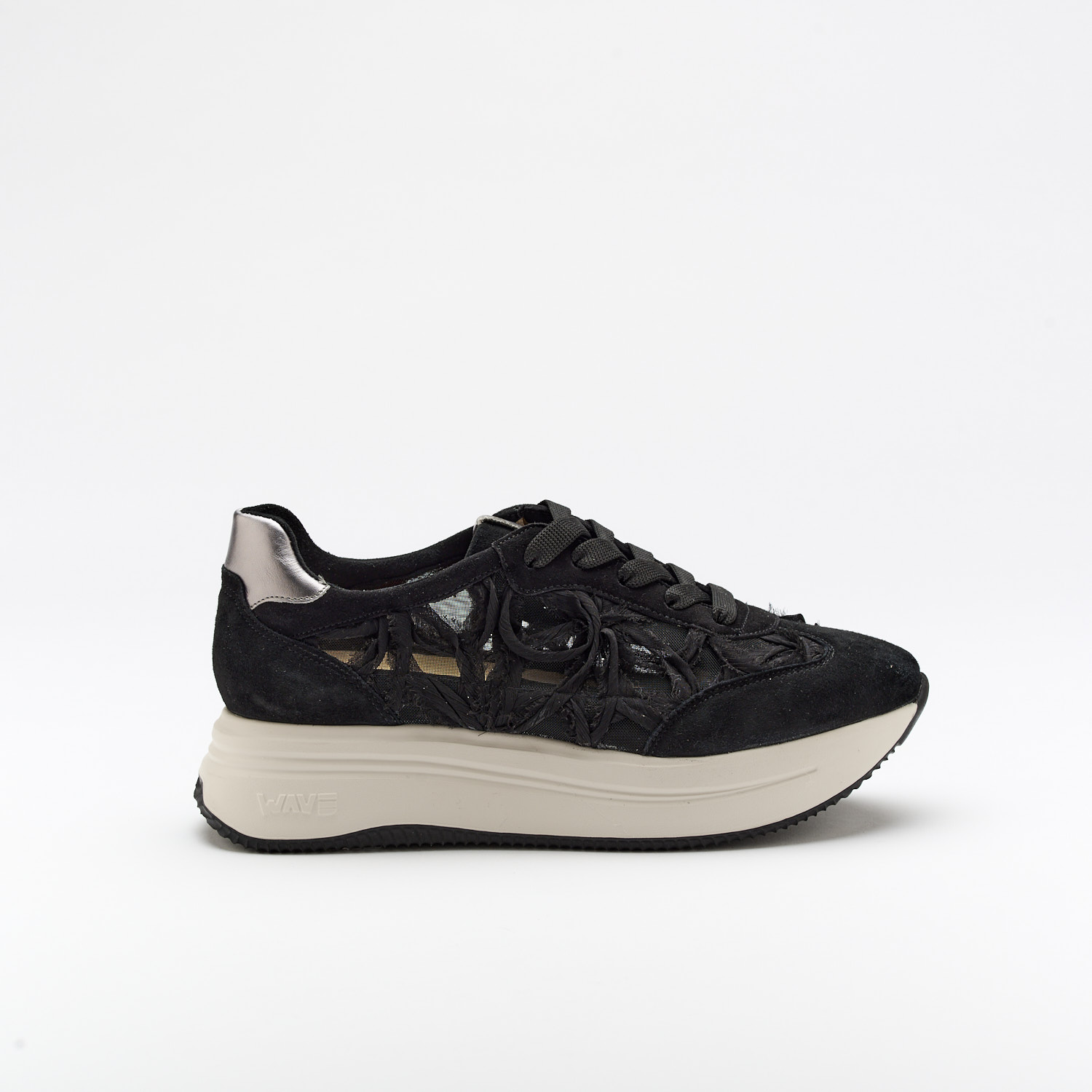 The Garyn Black is a very comfortable shoe for you to use in your daily life, such as travelling, working or going for a walk. It really goes along with some jeans, skirt or even some shorts. Since it´s hand crafted in all leather, it gives you much more durability and comfort. The ornela flowered material gives it a very sophisticated, breathable and very colourful look. The removable insole really gives you a more personalised and orthopedic comfort. The laces on top gives some detailing and a more secure fit to the shoe. The shipping is free in our online store.