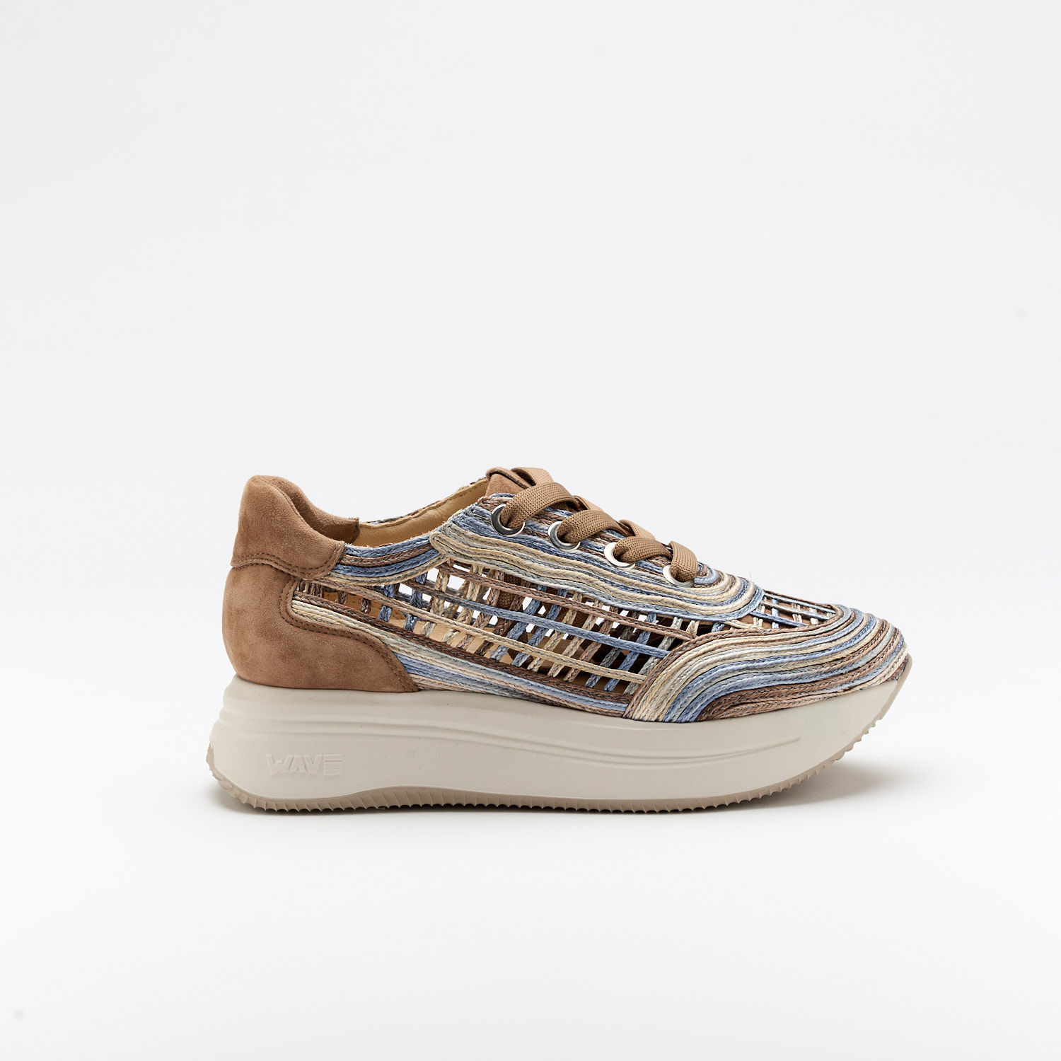 The Geordi Blu is a very comfortable shoe for you to use in your daily life, such as travelling, working or going for a walk. It really goes along with some jeans, skirt or even some shorts. Since it´s hand crafted in all leather, it gives you much more durability and comfort. The Rafia material gives it a very sophisticated, breathable and very colourful look. The removable insole really gives you a more personalised and orthopedic comfort. The laces on top gives some detailing and a more secure fit to the shoe. The shipping is free in our online store.