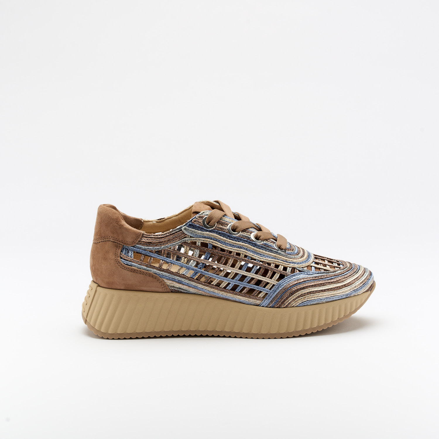 The Ardi Blu is a very comfortable shoe for you to use in your daily life, such as travelling, working or going for a walk. It really goes along with some jeans, skirt or even some shorts. Since it´s hand crafted in all leather, it gives you much more durability and comfort. The natural rafia material gives it a very sophisticated, breathable and very colourful look. The removable insole really gives you a more personalised and orthopedic comfort. The laces on top gives some detailing and a more secure fit to the shoe. The shipping is free in our online store.