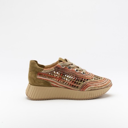 The Ardi Olive is a very comfortable shoe for you to use in your daily life, such as travelling, working or going for a walk. It really goes along with some jeans, skirt or even some shorts. Since it´s hand crafted in all leather, it gives you much more durability and comfort. The natural rafia material gives it a very sophisticated, breathable and very colourful look. The removable insole really gives you a more personalised and orthopedic comfort. The laces on top gives some detailing and a more secure fit to the shoe. The shipping is free in our online store.