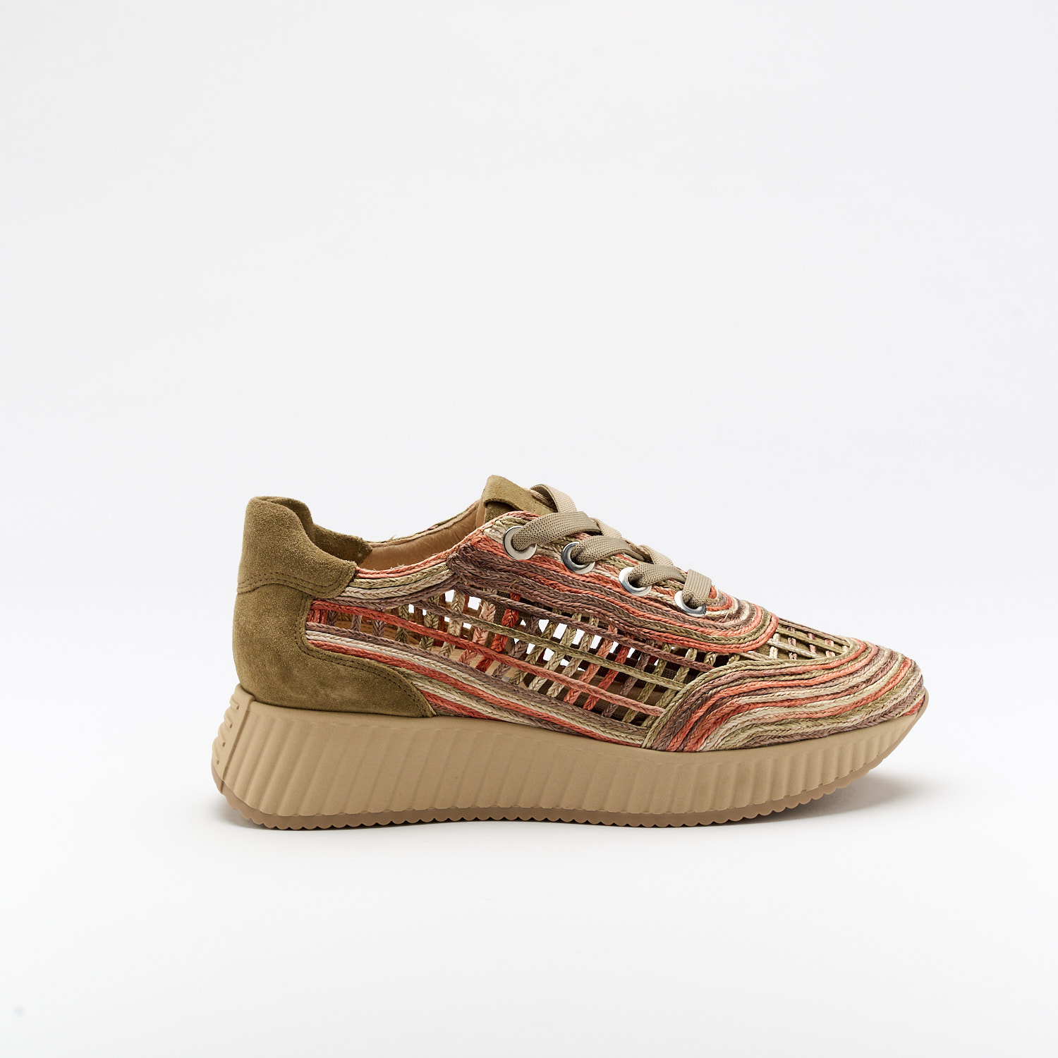 The Ardi Olive is a very comfortable shoe for you to use in your daily life, such as travelling, working or going for a walk. It really goes along with some jeans, skirt or even some shorts. Since it´s hand crafted in all leather, it gives you much more durability and comfort. The natural rafia material gives it a very sophisticated, breathable and very colourful look. The removable insole really gives you a more personalised and orthopedic comfort. The laces on top gives some detailing and a more secure fit to the shoe. The shipping is free in our online store.