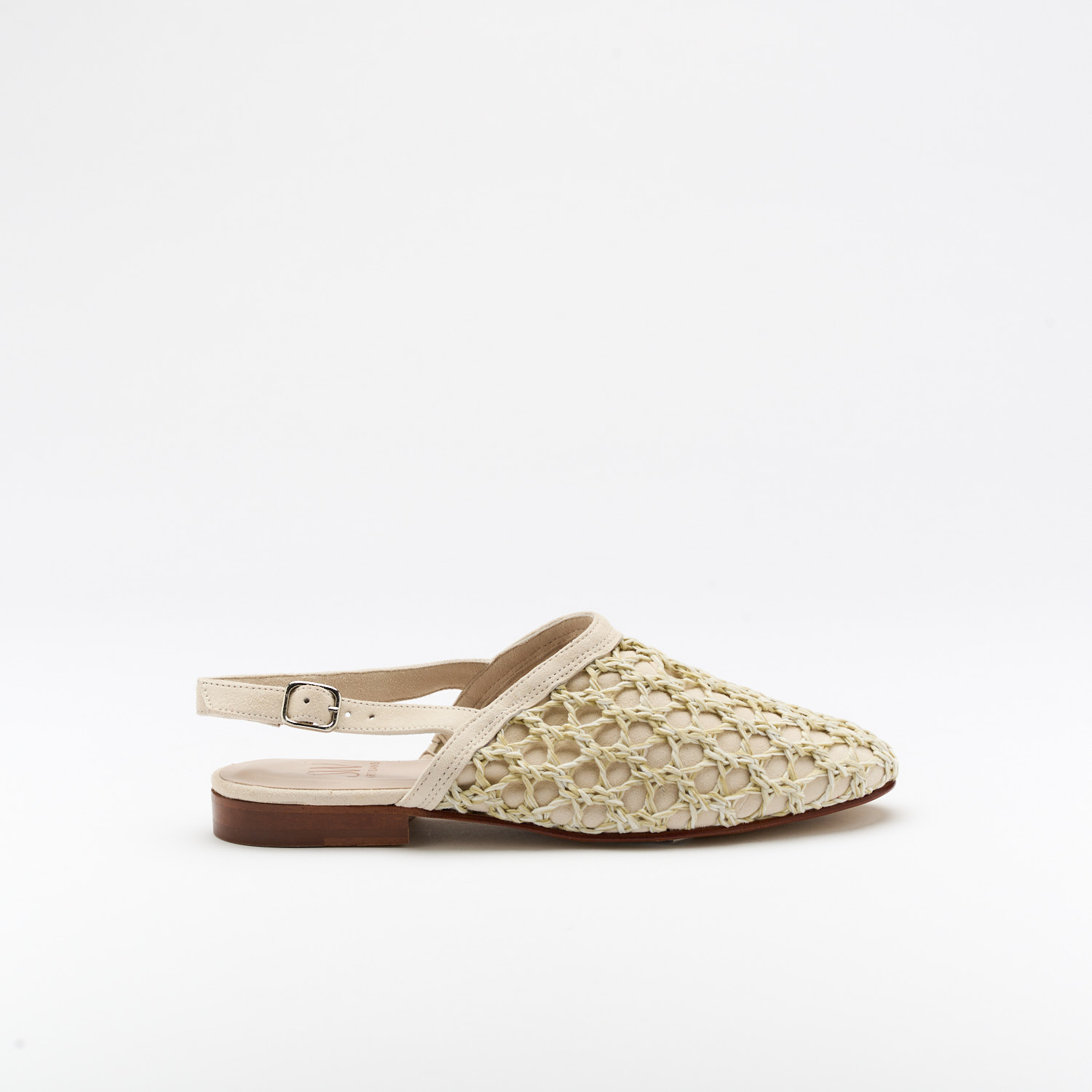 The Simona Coco is a very comfortable sandal for you to use in your daily life, such as travelling, working or going for a walk. It really goes along with some jeans, skirt or even some shorts. Since it´s hand crafted in all leather, it gives you much more durability and comfort. The Crochet material on the front gives it a very breathable wear while the cushioned insole really gives you a more comfortable and orthopedic wear. The strap on the back gives a felling of security and since it´s ajustable, the fit if more personalized. The shipping is free in our online store.