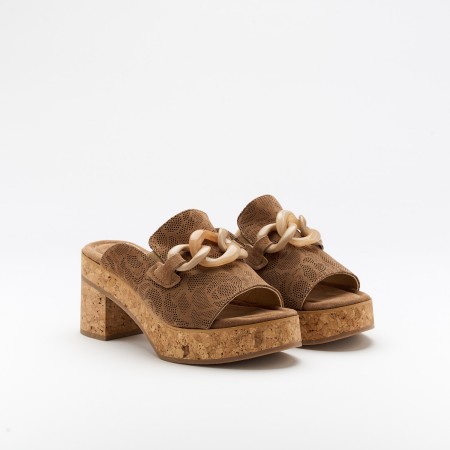 The Issie Cest is a very comfortable Sandal for you to use in your daily life, such as travelling, working or going for a walk. It really goes along with some jeans, skirt or even some shorts. Since it´s hand crafted in all leather, it gives you much more durability and comfort. The leather material gives it a very breathable wear while the cushioned insole really gives you a more comfortable and orthopedic wear. It´s 7.5cm sole provides comfort and is the ideal height for everyday wear while the plastic addorn on top gives it a more stylish look. The shipping is free in our online store.