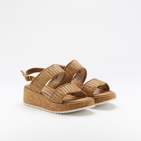 The Valeria Cest is a very comfortable Sandal for you to use in your daily life, such as travelling, working or going for a walk. It really goes along with some jeans, skirt or even some shorts. Since it´s hand crafted in all leather, it gives you much more durability and comfort. The leather material gives it a very breathable wear while the cushioned insole really gives you a more comfortable and orthopedic wear. It´s 5cm sole provides comfort and is the ideal height for everyday wear while ajustable straps provide a more personalized fit. The shipping is free in our online store.
