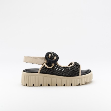 The Italina Coco is a very comfortable Sandal for you to use in your daily life, such as travelling, working or going for a walk. It really goes along with some jeans, skirt or even some shorts. Since it´s hand crafted in all leather, it gives you much more durability and comfort. The rafia material gives it a very breathable wear while the cushioned insole really gives you a more comfortable and orthopedic wear. It´s 4.5cm sole provides comfort and is the ideal height for everyday wear while ajustable straps provide a more personalized fit. The shipping is free in our online store.
