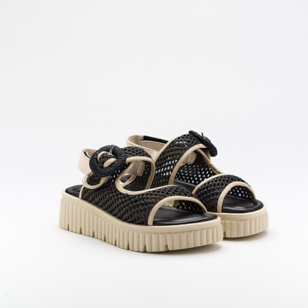 The Italina Coco is a very comfortable Sandal for you to use in your daily life, such as travelling, working or going for a walk. It really goes along with some jeans, skirt or even some shorts. Since it´s hand crafted in all leather, it gives you much more durability and comfort. The rafia material gives it a very breathable wear while the cushioned insole really gives you a more comfortable and orthopedic wear. It´s 4.5cm sole provides comfort and is the ideal height for everyday wear while ajustable straps provide a more personalized fit. The shipping is free in our online store.