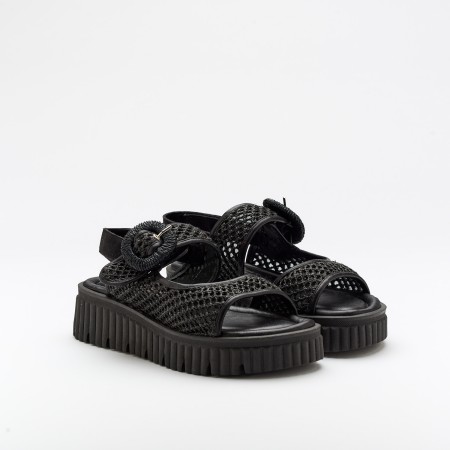 The Italina Black is a very comfortable Sandal for you to use in your daily life, such as travelling, working or going for a walk. It really goes along with some jeans, skirt or even some shorts. Since it´s hand crafted in all leather, it gives you much more durability and comfort. The rafia material gives it a very breathable wear while the cushioned insole really gives you a more comfortable and orthopedic wear. It´s 4.5cm sole provides comfort and is the ideal height for everyday wear while ajustable straps provide a more personalized fit. The shipping is free in our online store.