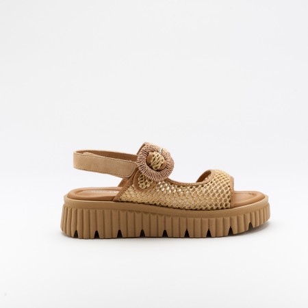 The Italina Noisette is a very comfortable Sandal for you to use in your daily life, such as travelling, working or going for a walk. It really goes along with some jeans, skirt or even some shorts. Since it´s hand crafted in all leather, it gives you much more durability and comfort. The rafia material gives it a very breathable wear while the cushioned insole really gives you a more comfortable and orthopedic wear. It´s 4.5cm sole provides comfort and is the ideal height for everyday wear while ajustable straps provide a more personalized fit. The shipping is free in our online store.