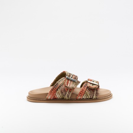The Briana Olive is a very comfortable Sandal for you to use in your daily life, such as travelling, working or going for a walk. It really goes along with some jeans, skirt or even some shorts. Since it´s hand crafted in all leather, it gives you much more durability and comfort. The rafia material gives it a very breathable wear while the cushioned insole really gives you a more comfortable and orthopedic wear. It´s 2cm sole provides comfort and is the ideal height for everyday wear while ajustable straps provide a more personalized fit. The shipping is free in our online store.