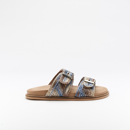 The Briana Blue is a very comfortable Sandal for you to use in your daily life, such as travelling, working or going for a walk. It really goes along with some jeans, skirt or even some shorts. Since it´s hand crafted in all leather, it gives you much more durability and comfort. The rafia material gives it a very breathable wear while the cushioned insole really gives you a more comfortable and orthopedic wear. It´s 2cm sole provides comfort and is the ideal height for everyday wear while ajustable straps provide a more personalized fit. The shipping is free in our online store.