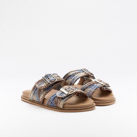 The Briana Blue is a very comfortable Sandal for you to use in your daily life, such as travelling, working or going for a walk. It really goes along with some jeans, skirt or even some shorts. Since it´s hand crafted in all leather, it gives you much more durability and comfort. The rafia material gives it a very breathable wear while the cushioned insole really gives you a more comfortable and orthopedic wear. It´s 2cm sole provides comfort and is the ideal height for everyday wear while ajustable straps provide a more personalized fit. The shipping is free in our online store.