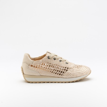The Delta Coco is a very comfortable shoe for you to use in your daily life, such as travelling, working or going for a walk. It really goes along with some jeans, skirt or even some shorts. Since it´s hand crafted in all leather, it gives you much more durability and comfort. The Rafia material gives it a very breathable wear and it gives the sneakers a very sophisticated look. The removable insole really gives you a more personalised and orthopedic comfort. The laces on top gives some detailing and a more secure fit to the shoe. The shipping is free in our online store.