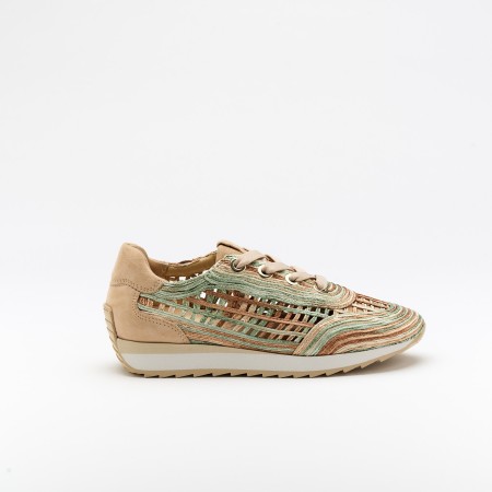 The Delta Noisette is a very comfortable shoe for you to use in your daily life, such as travelling, working or going for a walk. It really goes along with some jeans, skirt or even some shorts. Since it´s hand crafted in all leather, it gives you much more durability and comfort. The Rafia material gives it a very breathable wear and it gives the sneakers a very sophisticated look. The removable insole really gives you a more personalised and orthopedic comfort. The laces on top gives some detailing and a more secure fit to the shoe. The shipping is free in our online store.