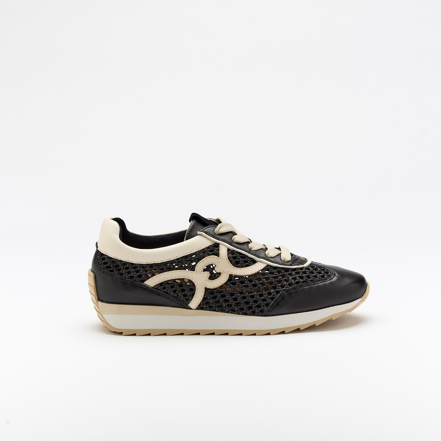 The Dakota Black is a very comfortable shoe for you to use in your daily life, such as travelling, working or going for a walk. It really goes along with some jeans, skirt or even some shorts. Since it´s hand crafted in all leather, it gives you much more durability and comfort. The Rafia material gives it a very breathable wear and the leather rings on the side, gives the sneakers a very sophisticated look. The removable insole really gives you a more personalised and orthopedic comfort. The laces on top gives some detailing and a more secure fit to the shoe. The shipping is free in our online store.
