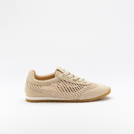 The Maira Coco is a very comfortable shoe for you to use in your daily life, such as travelling, working or going for a walk. It really goes along with some jeans, skirt or even some shorts. Since it´s hand crafted in all leather, it gives you much more durability and comfort. The crochet material gives it a very breathable wear and it gives the sneakers a very sophisticated look. The removable insole really gives you a more personalised and orthopedic comfort. The laces on top gives some detailing and a more secure fit to the shoe. The shipping is free in our online store.