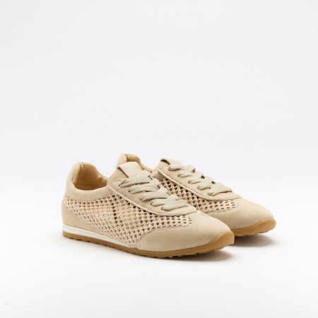 The Maira Coco is a very comfortable shoe for you to use in your daily life, such as travelling, working or going for a walk. It really goes along with some jeans, skirt or even some shorts. Since it´s hand crafted in all leather, it gives you much more durability and comfort. The crochet material gives it a very breathable wear and it gives the sneakers a very sophisticated look. The removable insole really gives you a more personalised and orthopedic comfort. The laces on top gives some detailing and a more secure fit to the shoe. The shipping is free in our online store.