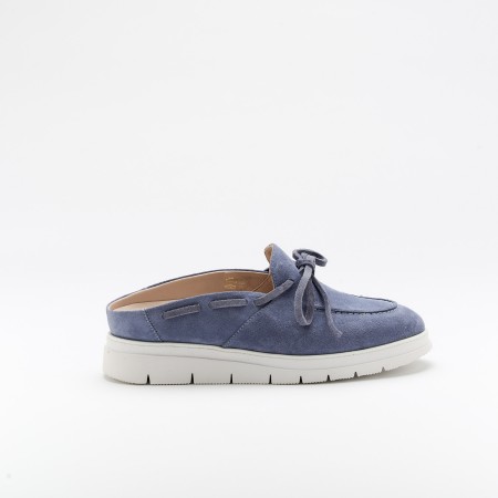The Milana Glacial is a very comfortable shoe for you to use in your daily life, such as travelling, working or going for a walk. It really goes along with some jeans, skirt or even some shorts. Since it´s hand crafted in all leather, it gives you much more durability and comfort. The leather material gives it a very breathable wear while the cushioned removable insole really gives you a more comfortable and orthopedic wear. It´s 3cm sole provides comfort and is the ideal height for everyday wear while the open back it´s perfect for the warm days. The shipping is free in our online store.