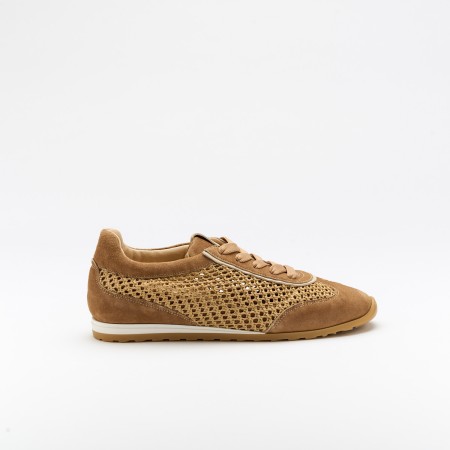The Maira Cest is a very comfortable shoe for you to use in your daily life, such as travelling, working or going for a walk. It really goes along with some jeans, skirt or even some shorts. Since it´s hand crafted in all leather, it gives you much more durability and comfort. The crochet material gives it a very breathable wear and it gives the sneakers a very sophisticated look. The removable insole really gives you a more personalised and orthopedic comfort. The laces on top gives some detailing and a more secure fit to the shoe. The shipping is free in our online store.