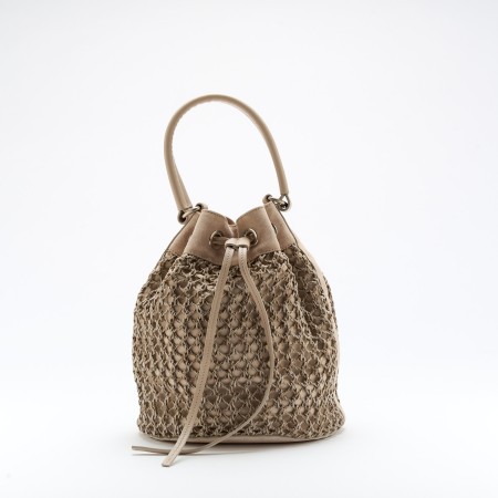 Koral Mousse is a bag made out of sophisticated leather, featuring a smooth and structured design adorned with a crochet pather leather on the sides. Its elegant curved handles provide a comfortable and secure grip, while the contrast crochet leather adds a refined and unmatchable touch. With a spacious interior and sturdy construction, this bag is both stylish and practical, perfect for elevating everyday outfits or complementing a chic, formal look as you can wear it with any piece of clothing. The shipping is free in our online store.