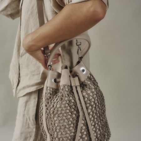 Koral Mousse is a bag made out of sophisticated leather, featuring a smooth and structured design adorned with a crochet pather leather on the sides. Its elegant curved handles provide a comfortable and secure grip, while the contrast crochet leather adds a refined and unmatchable touch. With a spacious interior and sturdy construction, this bag is both stylish and practical, perfect for elevating everyday outfits or complementing a chic, formal look as you can wear it with any piece of clothing. The shipping is free in our online store.